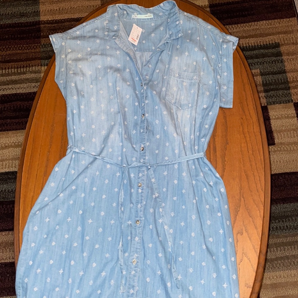 Sleeves dress. Brand new.